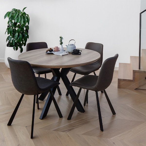 Chasey Round Dining Table - Oak Sonoma